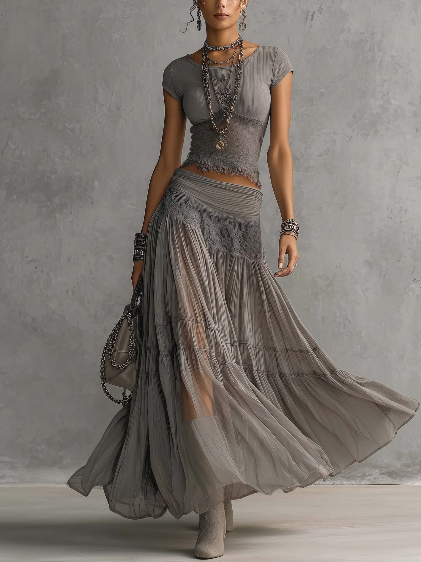 Serena | Set Top in Pizzo Grigio Trasparente e Gonna Maxi Plissettata
