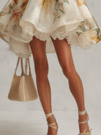 Liliana | Vestito corto a linea A in organza beige con motivo floreale e bordo in pizzo