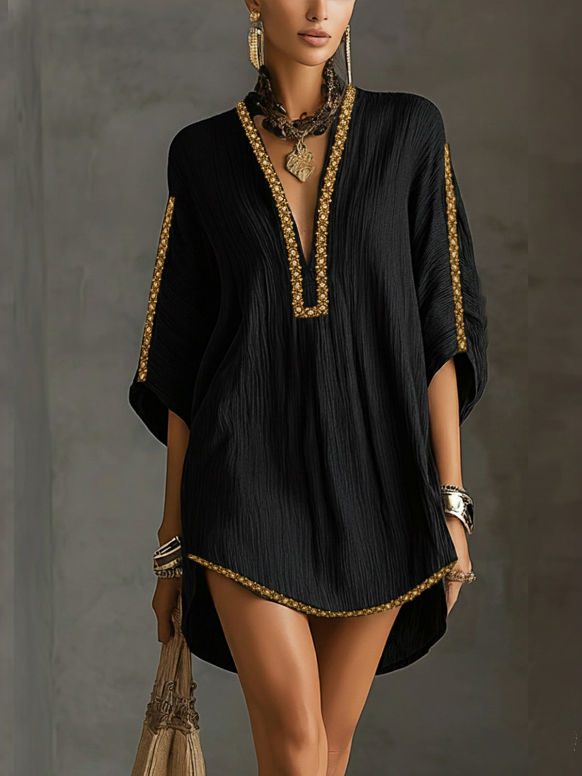 Mirella | Vestito corto nero con scollo a V profondo