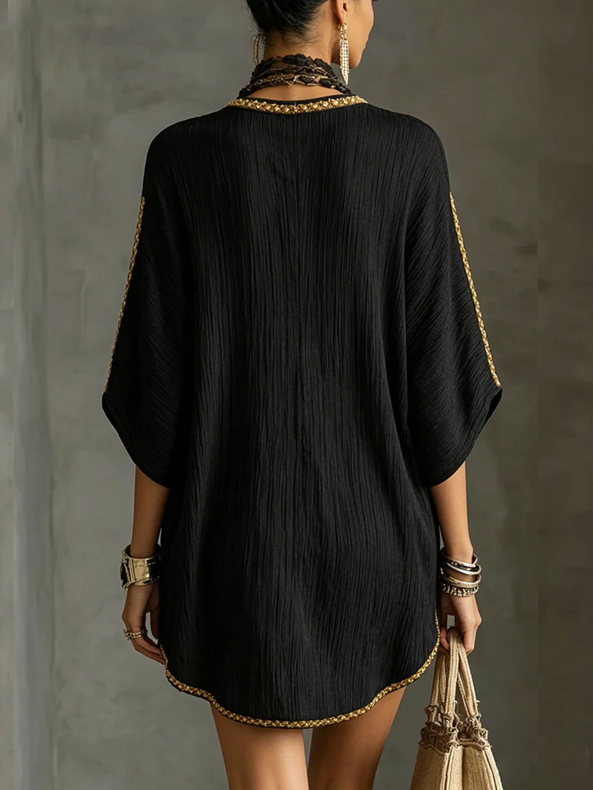 Mirella | Vestito corto nero con scollo a V profondo