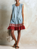 Katia - Vestito tunica azzurro chiaro senza maniche con striscia rossa e orlo arricciato