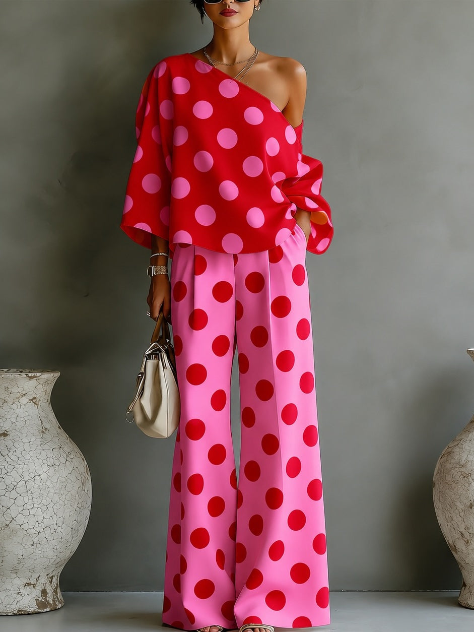 Ensemble deux pièces top décolleté asymétrique à pois roses rétro et pantalons larges
