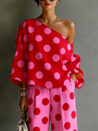 Ensemble deux pièces top décolleté asymétrique à pois roses rétro et pantalons larges