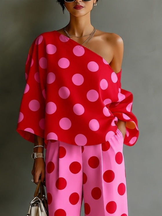 Ensemble deux pièces top décolleté asymétrique à pois roses rétro et pantalons larges