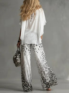 Alba | Set T-shirt Bianca e Pantaloni in Chiffon con Stampa Leopardata